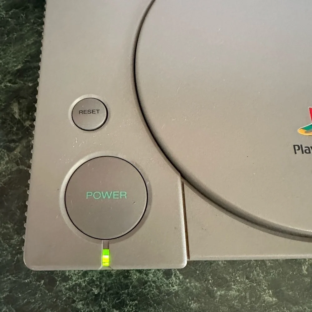 Play Station1 system 1998 SCPH-7501